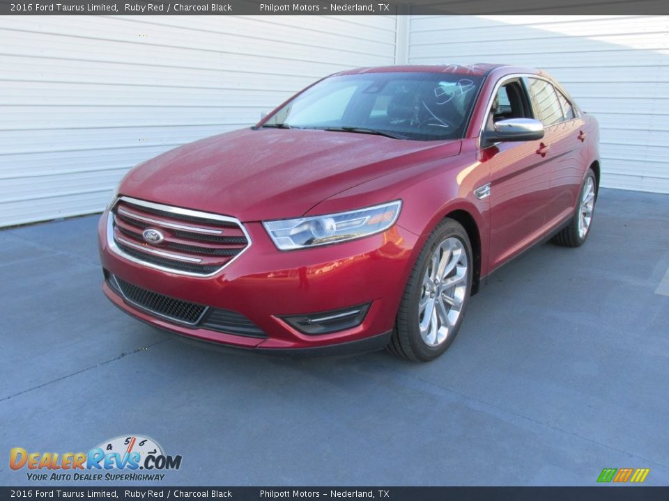 Front 3/4 View of 2016 Ford Taurus Limited Photo #5