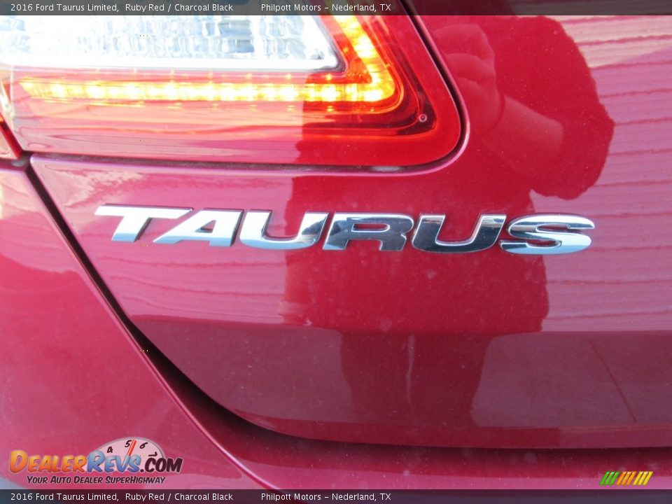 2016 Ford Taurus Limited Ruby Red / Charcoal Black Photo #11