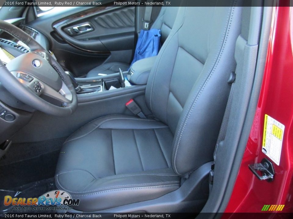 Front Seat of 2016 Ford Taurus Limited Photo #19