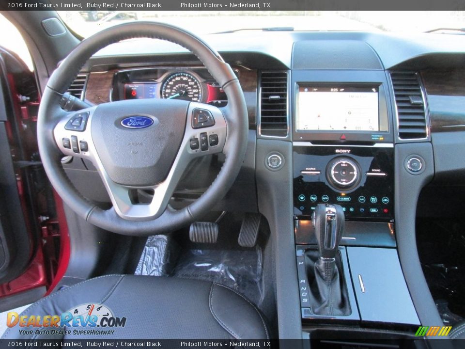 Dashboard of 2016 Ford Taurus Limited Photo #22