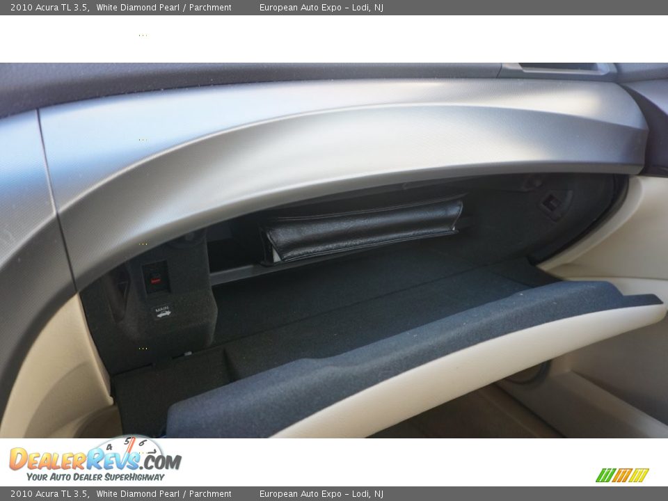 2010 Acura TL 3.5 White Diamond Pearl / Parchment Photo #31
