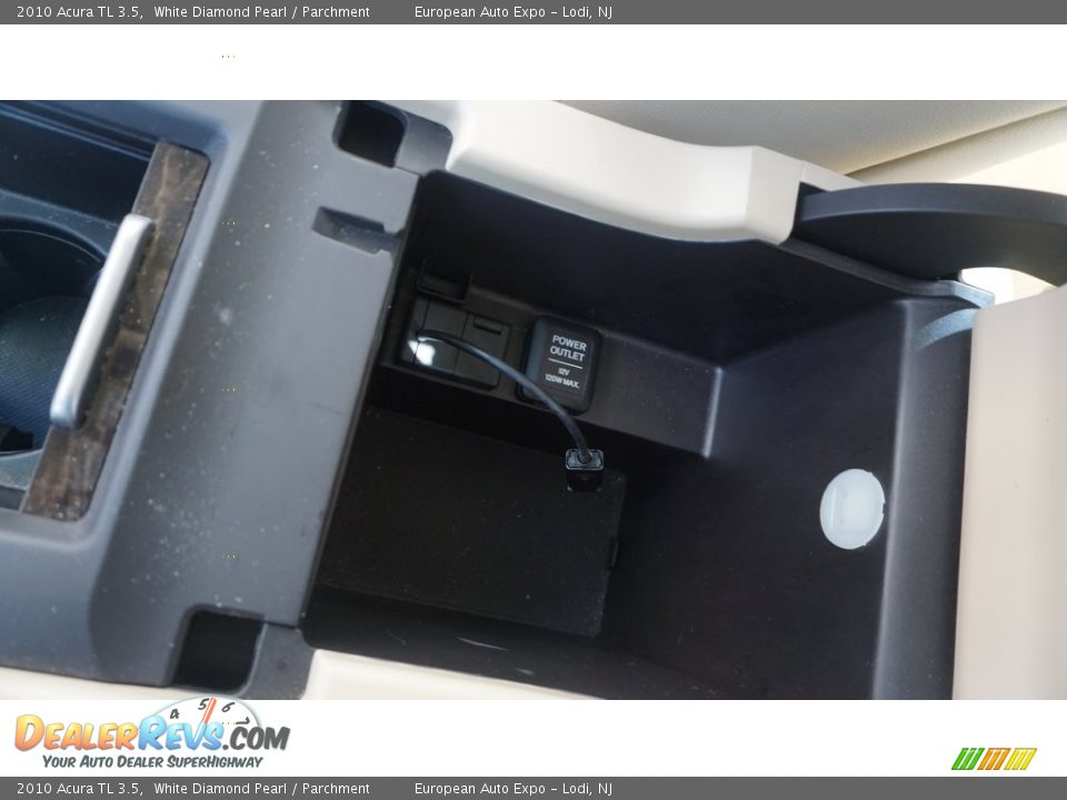 2010 Acura TL 3.5 White Diamond Pearl / Parchment Photo #32