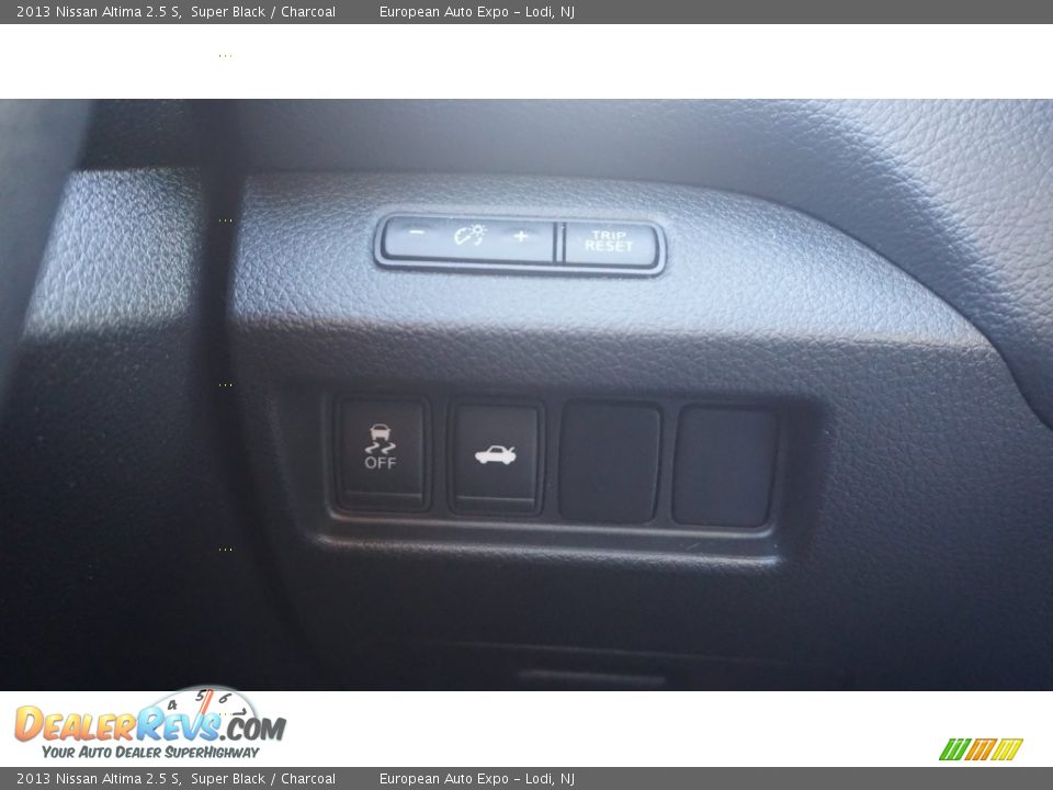 2013 Nissan Altima 2.5 S Super Black / Charcoal Photo #18
