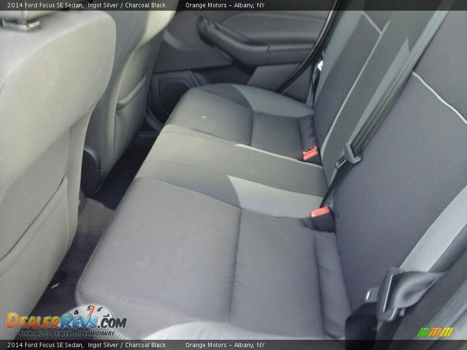 2014 Ford Focus SE Sedan Ingot Silver / Charcoal Black Photo #9