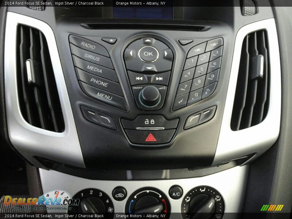 2014 Ford Focus SE Sedan Ingot Silver / Charcoal Black Photo #14