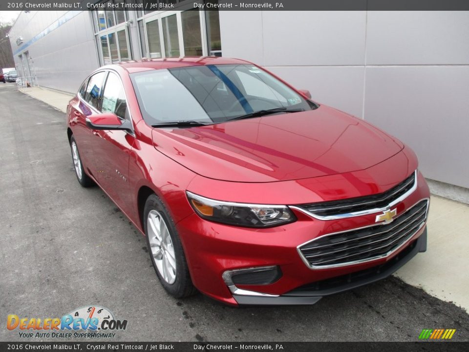Front 3/4 View of 2016 Chevrolet Malibu LT Photo #9