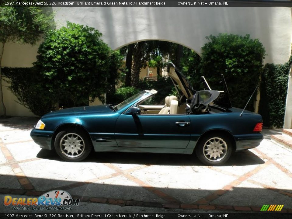 1997 Mercedes-Benz SL 320 Roadster Brilliant Emerald Green Metallic / Parchment Beige Photo #1