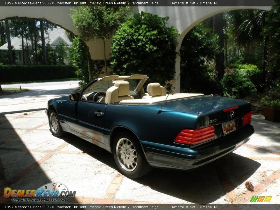1997 Mercedes-Benz SL 320 Roadster Brilliant Emerald Green Metallic / Parchment Beige Photo #3