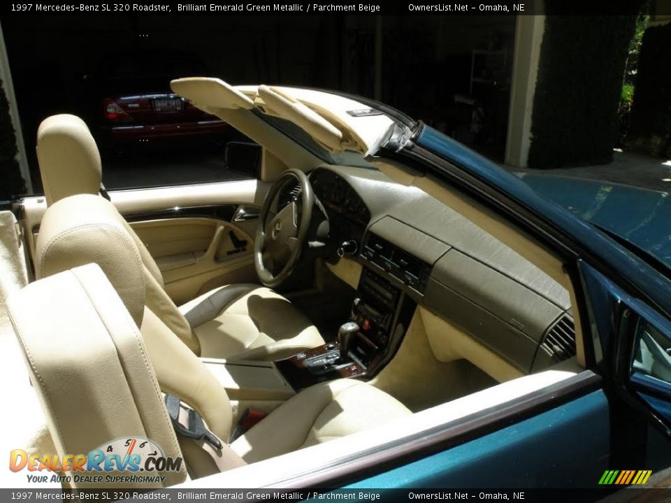1997 Mercedes-Benz SL 320 Roadster Brilliant Emerald Green Metallic / Parchment Beige Photo #4