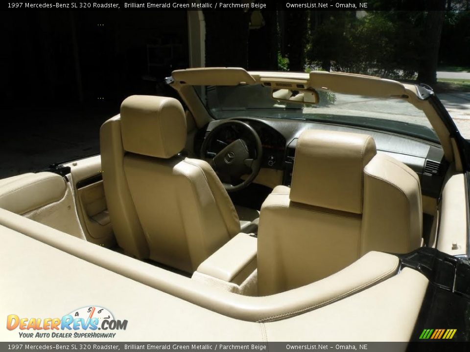 1997 Mercedes-Benz SL 320 Roadster Brilliant Emerald Green Metallic / Parchment Beige Photo #5