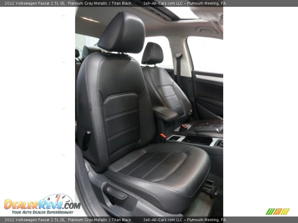 2012 Volkswagen Passat 2.5L SE Platinum Gray Metallic / Titan Black Photo #18