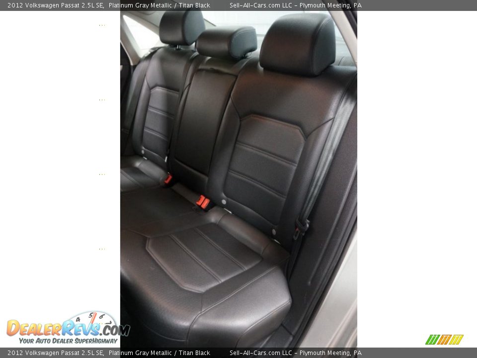 2012 Volkswagen Passat 2.5L SE Platinum Gray Metallic / Titan Black Photo #22