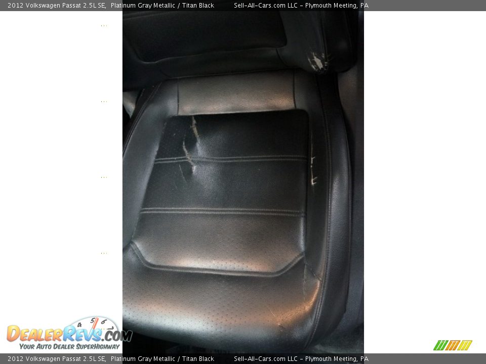 2012 Volkswagen Passat 2.5L SE Platinum Gray Metallic / Titan Black Photo #24
