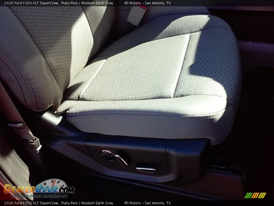 2016 Ford F150 XLT SuperCrew Ruby Red / Medium Earth Gray Photo #17