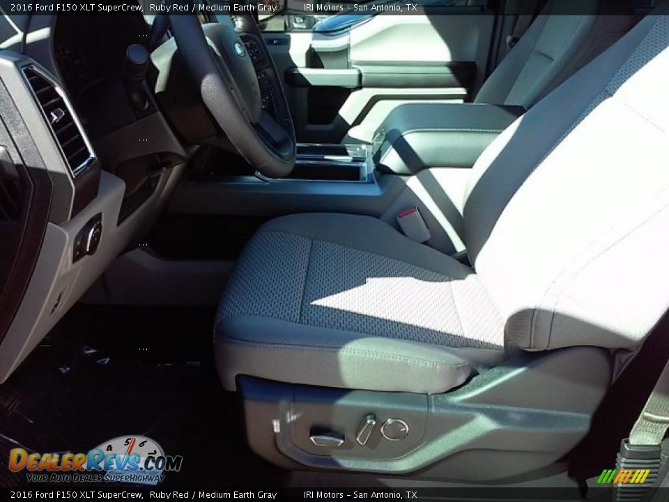 2016 Ford F150 XLT SuperCrew Ruby Red / Medium Earth Gray Photo #22