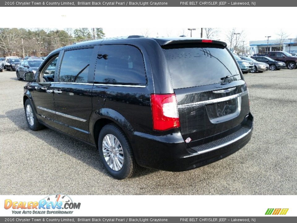 2016 Chrysler Town & Country Limited Brilliant Black Crystal Pearl / Black/Light Graystone Photo #4