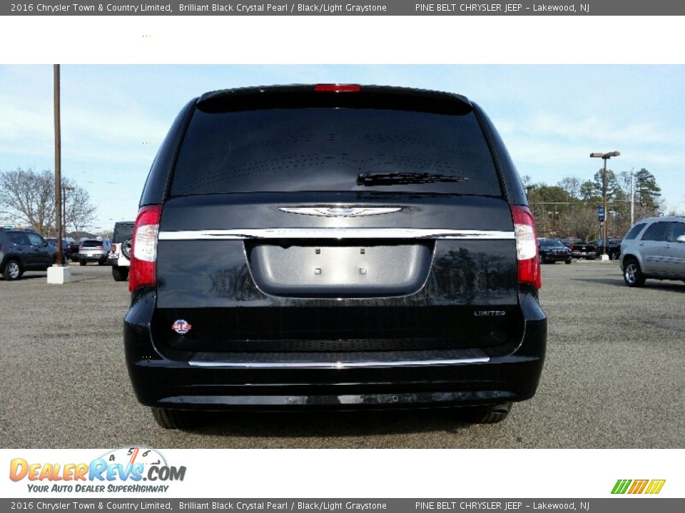 2016 Chrysler Town & Country Limited Brilliant Black Crystal Pearl / Black/Light Graystone Photo #5