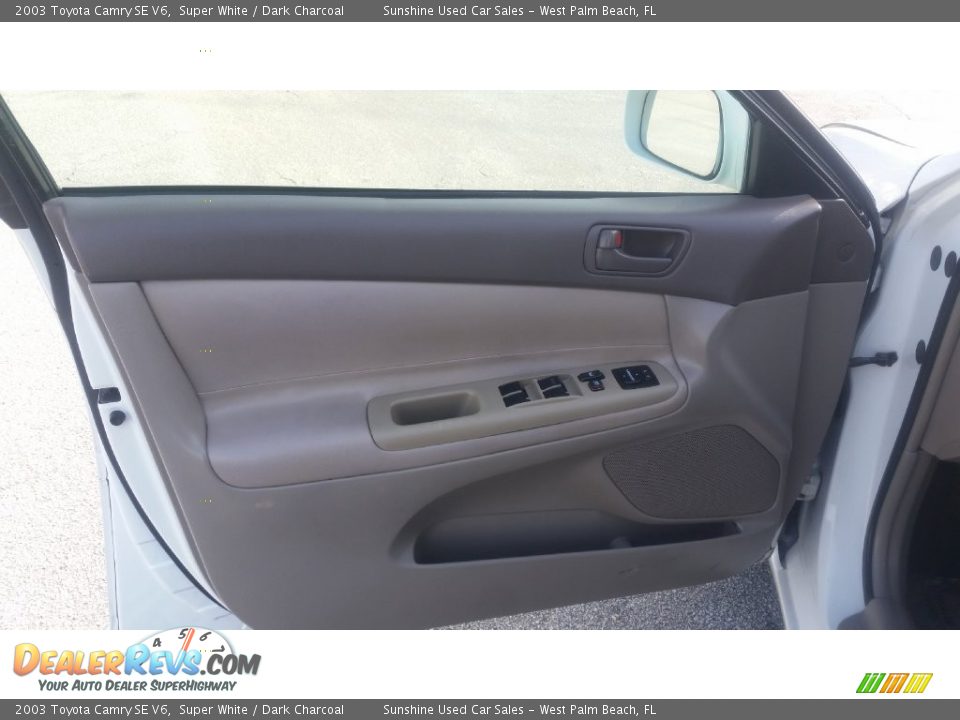 2003 Toyota Camry SE V6 Super White / Dark Charcoal Photo #11