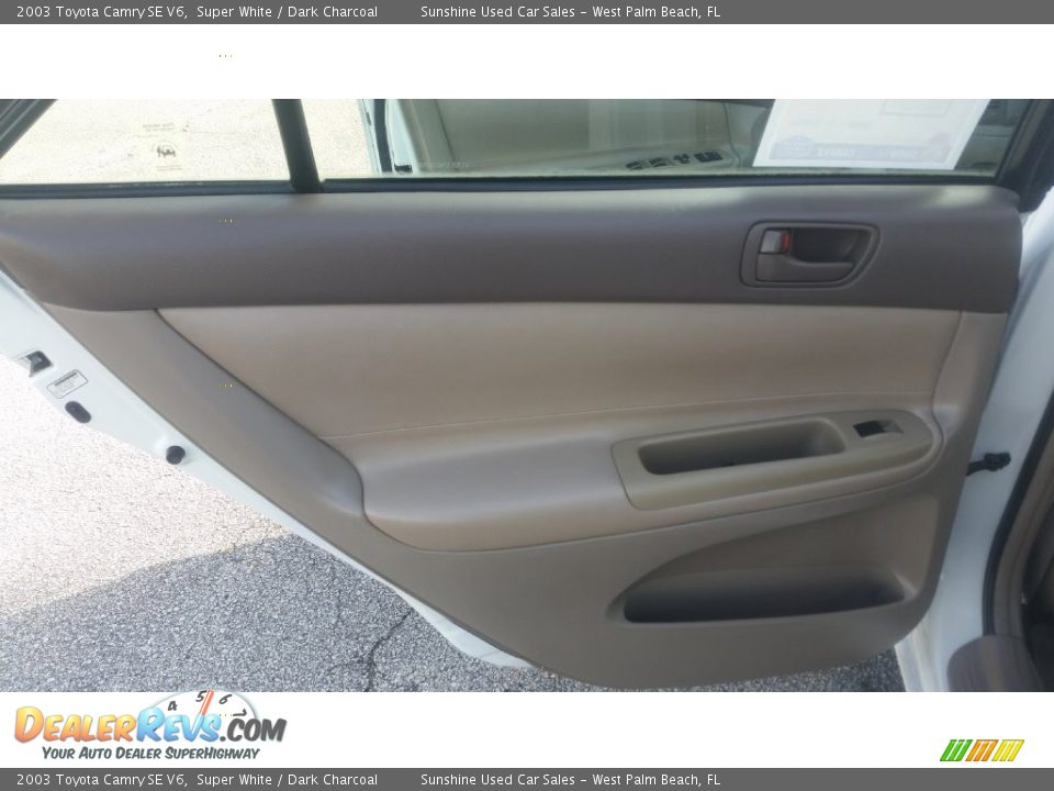 2003 Toyota Camry SE V6 Super White / Dark Charcoal Photo #13