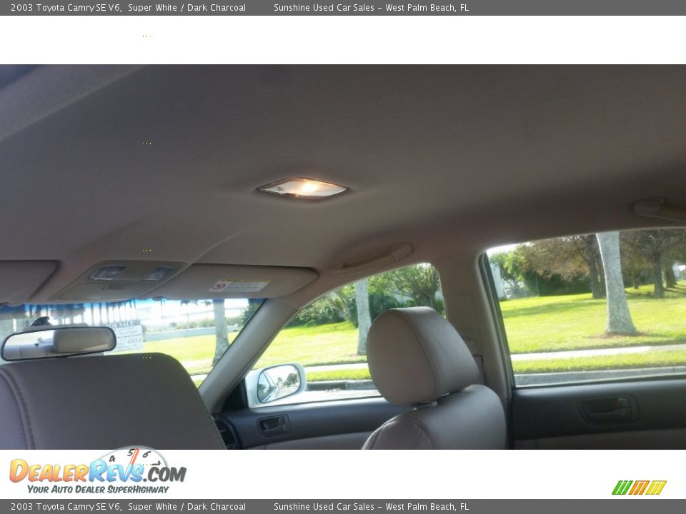 2003 Toyota Camry SE V6 Super White / Dark Charcoal Photo #14