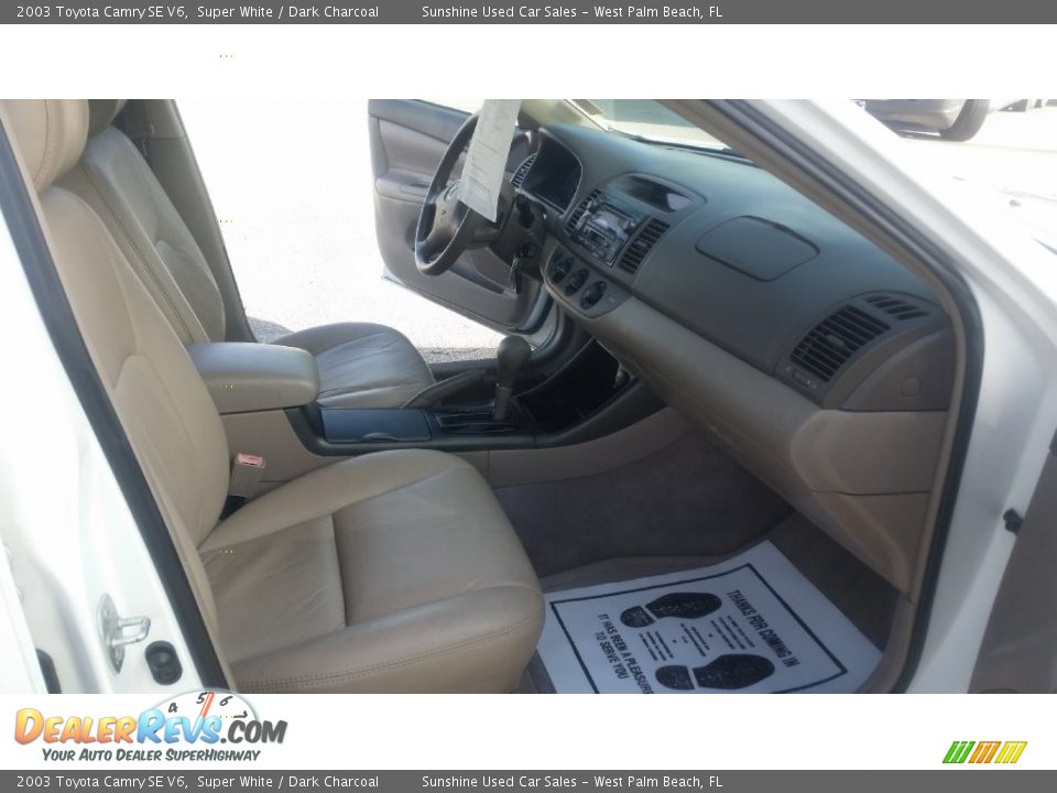 2003 Toyota Camry SE V6 Super White / Dark Charcoal Photo #18
