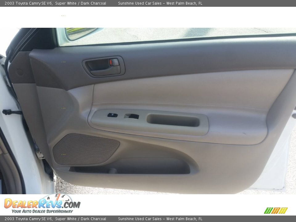 2003 Toyota Camry SE V6 Super White / Dark Charcoal Photo #19