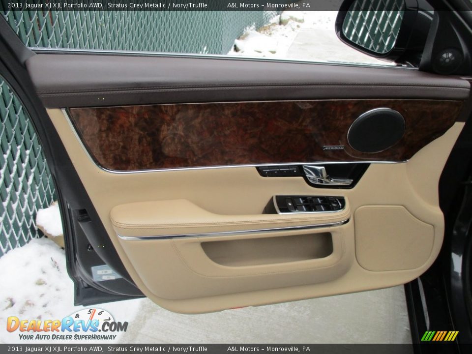 2013 Jaguar XJ XJL Portfolio AWD Stratus Grey Metallic / Ivory/Truffle Photo #11