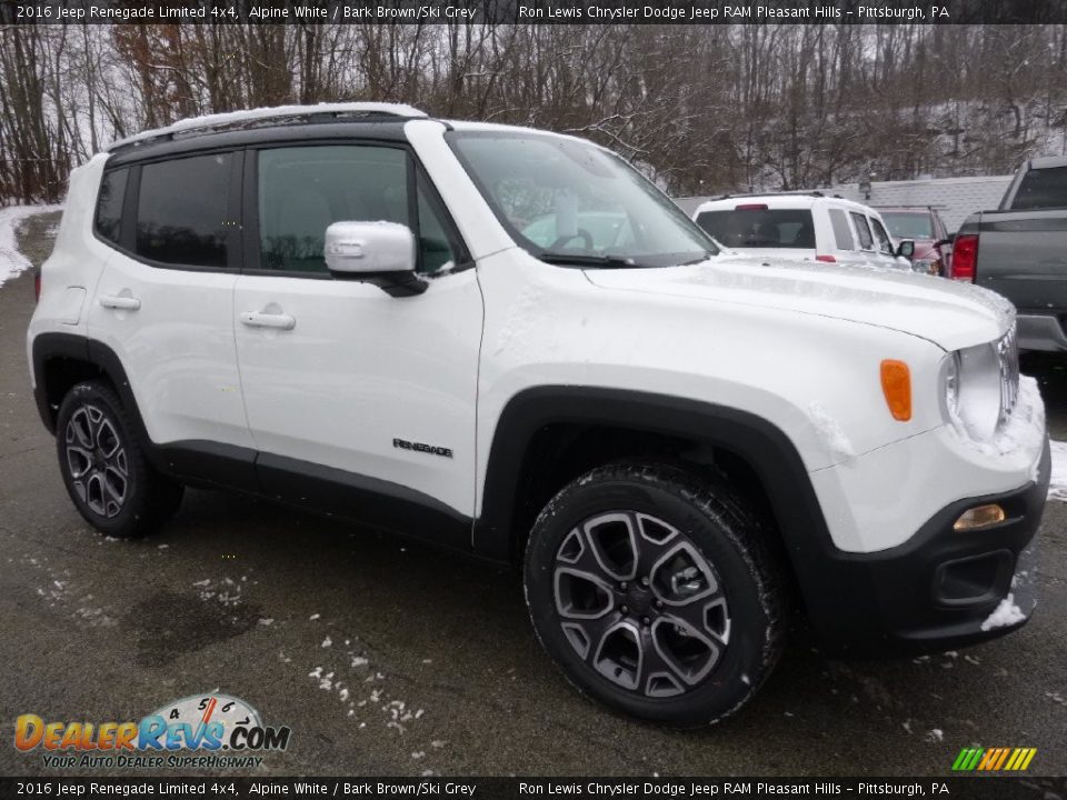 Front 3/4 View of 2016 Jeep Renegade Limited 4x4 Photo #6