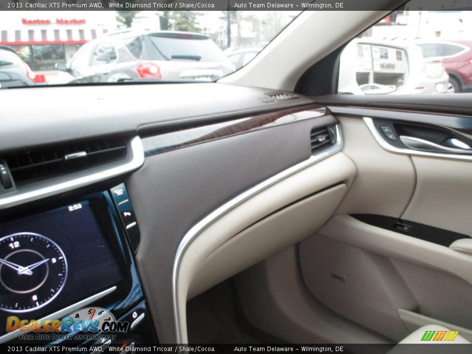 2013 Cadillac XTS Premium AWD White Diamond Tricoat / Shale/Cocoa Photo #11