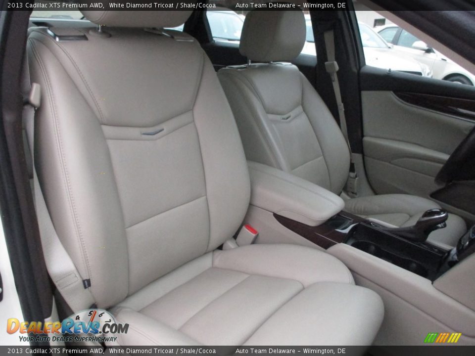 2013 Cadillac XTS Premium AWD White Diamond Tricoat / Shale/Cocoa Photo #25