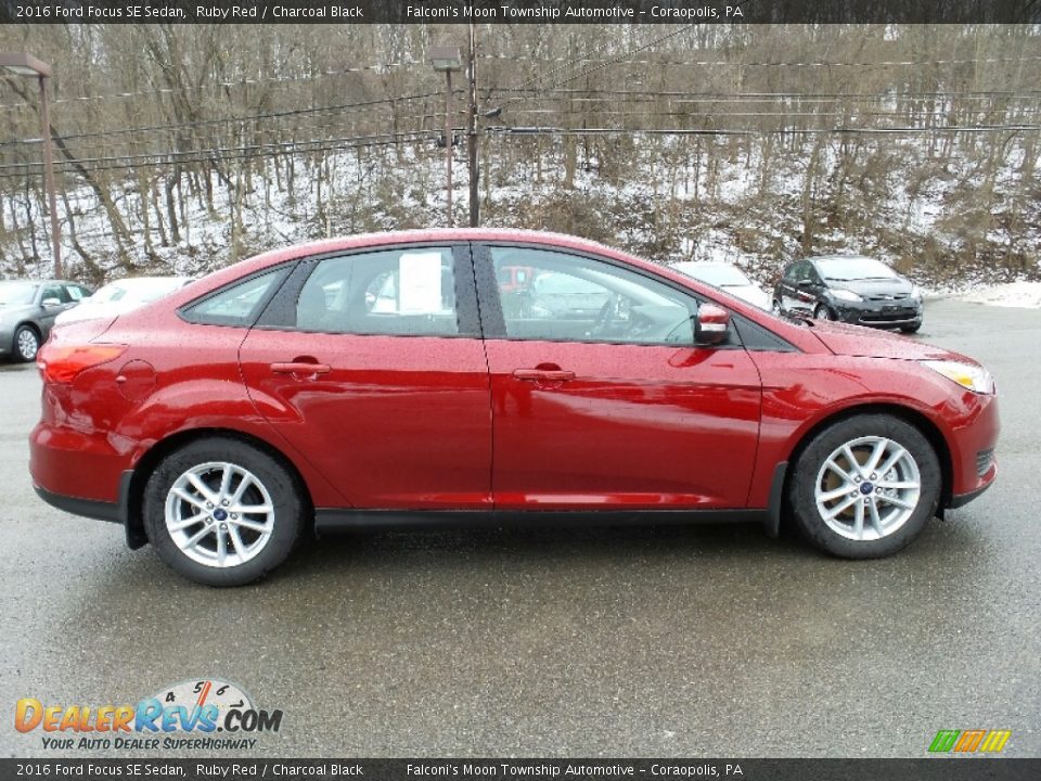 2016 Ford Focus SE Sedan Ruby Red / Charcoal Black Photo #4