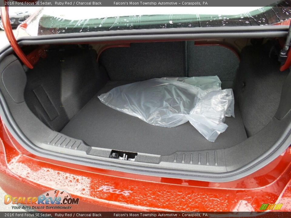 2016 Ford Focus SE Sedan Ruby Red / Charcoal Black Photo #7