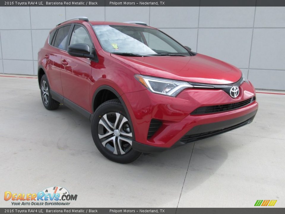 Front 3/4 View of 2016 Toyota RAV4 LE Photo #1
