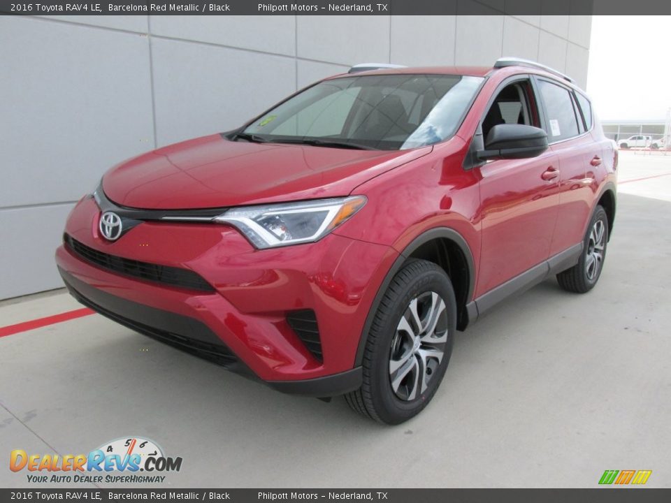 Front 3/4 View of 2016 Toyota RAV4 LE Photo #7