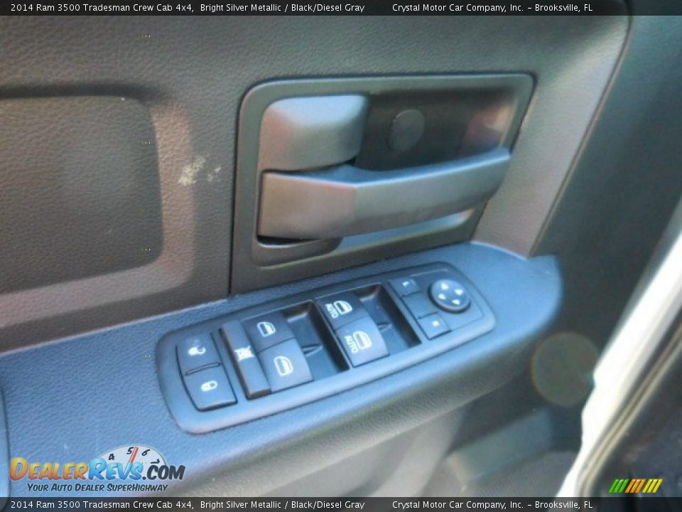 2014 Ram 3500 Tradesman Crew Cab 4x4 Bright Silver Metallic / Black/Diesel Gray Photo #17