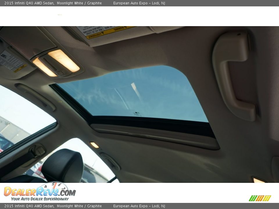 2015 Infiniti Q40 AWD Sedan Moonlight White / Graphite Photo #33