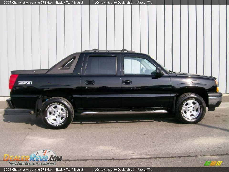 2006 Chevrolet Avalanche Z71 4x4 Black / Tan/Neutral Photo #2