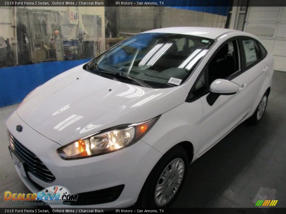 2016 Ford Fiesta S Sedan Oxford White / Charcoal Black Photo #3