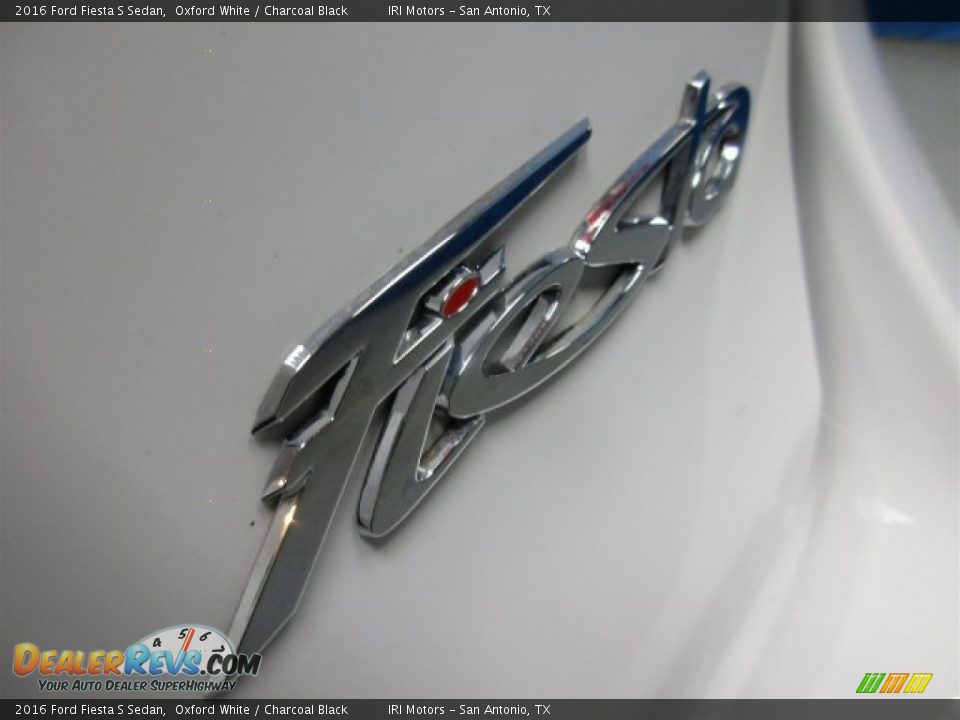 2016 Ford Fiesta S Sedan Oxford White / Charcoal Black Photo #6