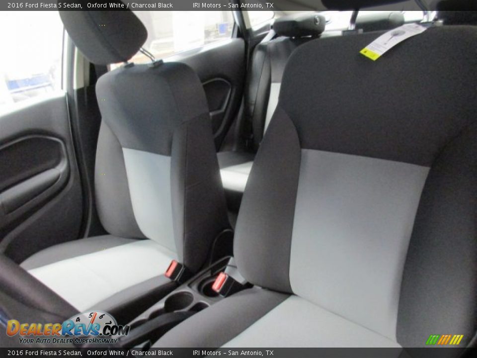 2016 Ford Fiesta S Sedan Oxford White / Charcoal Black Photo #8