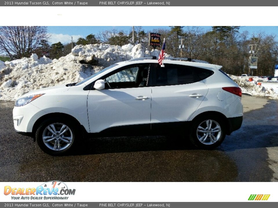 2013 Hyundai Tucson GLS Cotton White / Taupe Photo #12