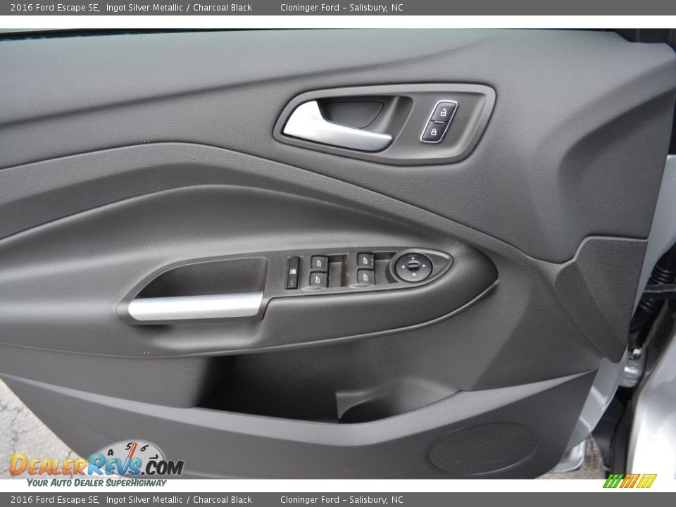 2016 Ford Escape SE Ingot Silver Metallic / Charcoal Black Photo #5