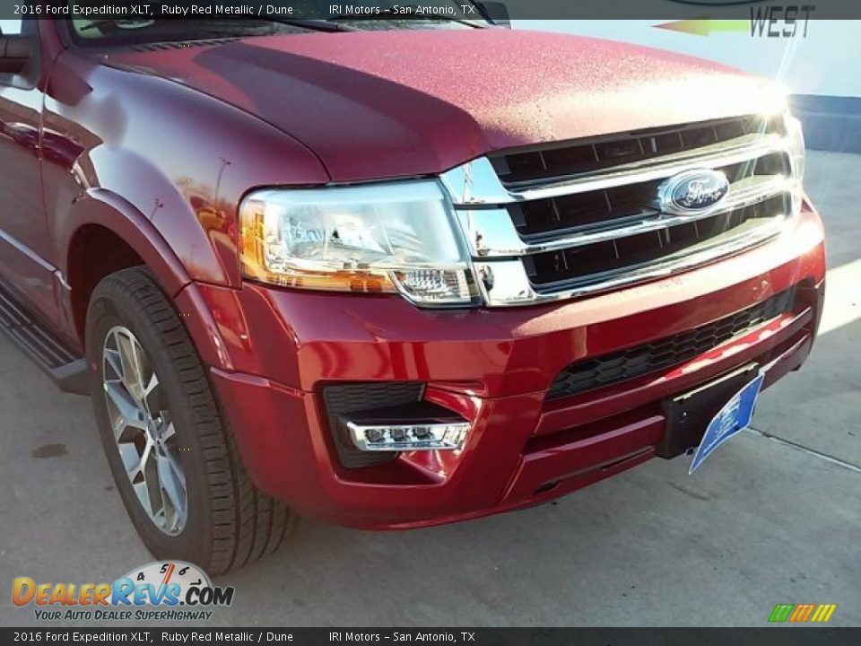 2016 Ford Expedition XLT Ruby Red Metallic / Dune Photo #3