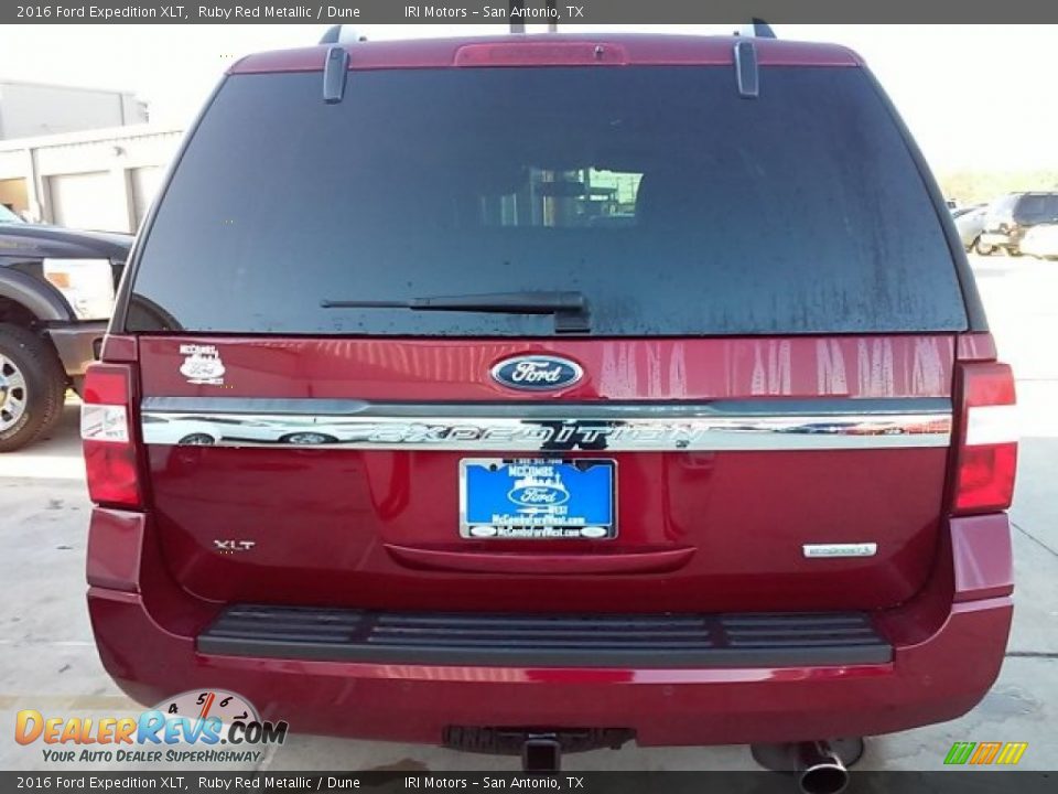 2016 Ford Expedition XLT Ruby Red Metallic / Dune Photo #11
