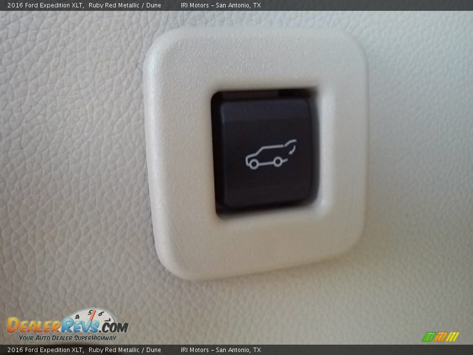 2016 Ford Expedition XLT Ruby Red Metallic / Dune Photo #13