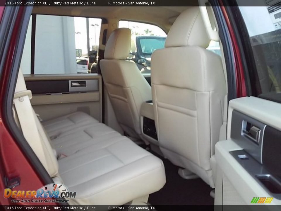 2016 Ford Expedition XLT Ruby Red Metallic / Dune Photo #14