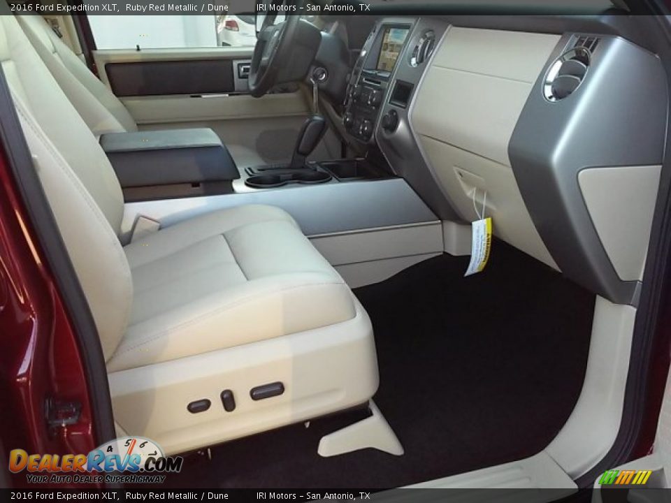 2016 Ford Expedition XLT Ruby Red Metallic / Dune Photo #15