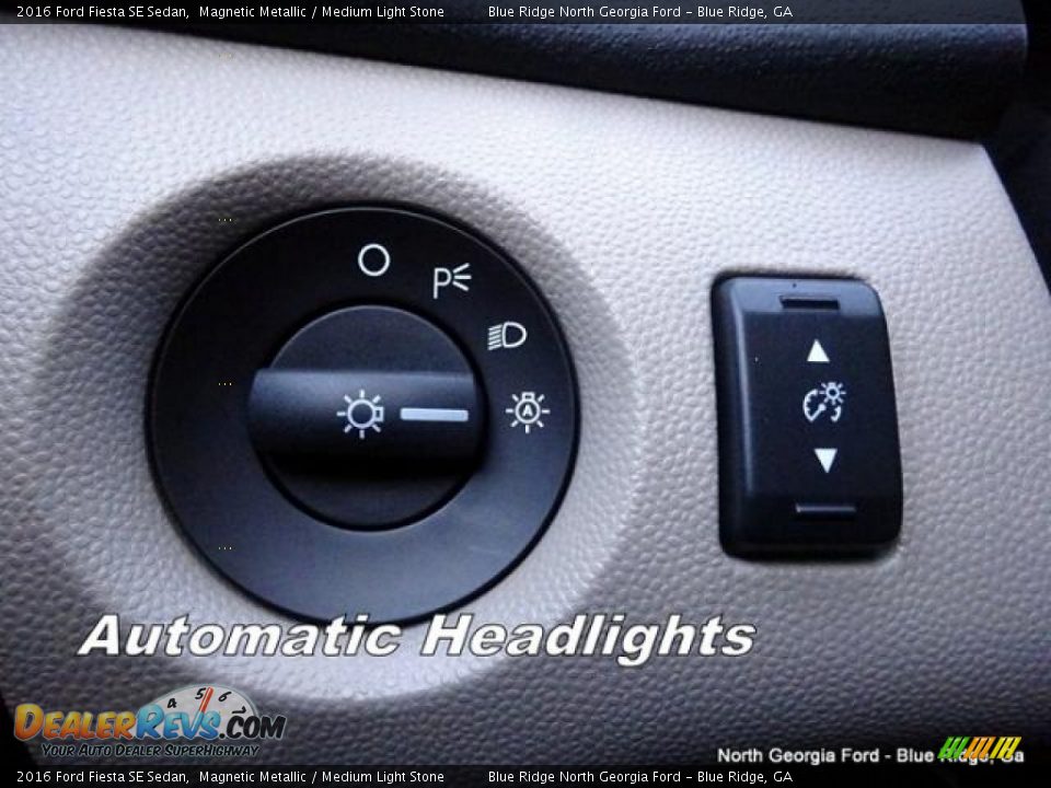 2016 Ford Fiesta SE Sedan Magnetic Metallic / Medium Light Stone Photo #22