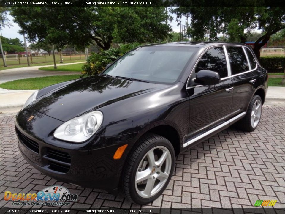 Front 3/4 View of 2006 Porsche Cayenne S Photo #1