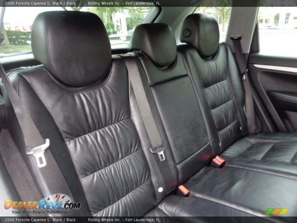 Rear Seat of 2006 Porsche Cayenne S Photo #22
